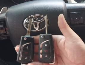 Chìa khoá Toyota Hilux 