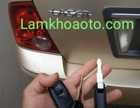 Làm khoá xe ford Laser 